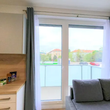 Apartment Brand New By Hockey Stadium